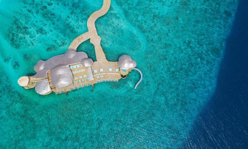 ソネバフシの航空写真。 人里離れた贅沢な旅 ソネバフシ モルディブ諸島