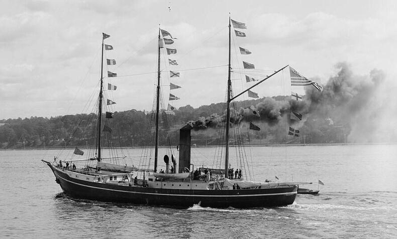 ルーズベルト号は、ピアリーが北極点に到達した最後の2回の北極探検(1905~1906年)と(1908~1909年)で使用した船です。 ルーズベルト・ノースポール