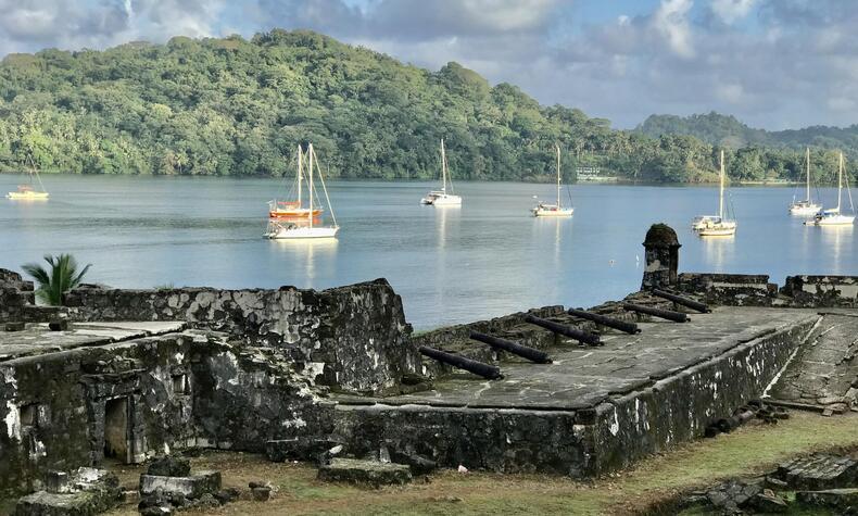 贅沢な旅 パナマ・ポルトベロ パナマの海賊たち