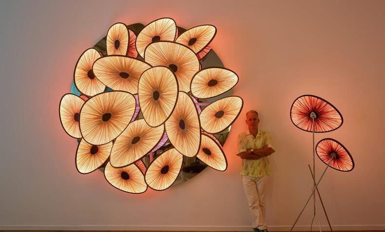 デザイン・マイアミで発表されたLakesコレクションのランプの中のアルビ・セルファティ デザイン・マイアミで発表されたLakesコレクションのランプの中のアルビ・セルファティ