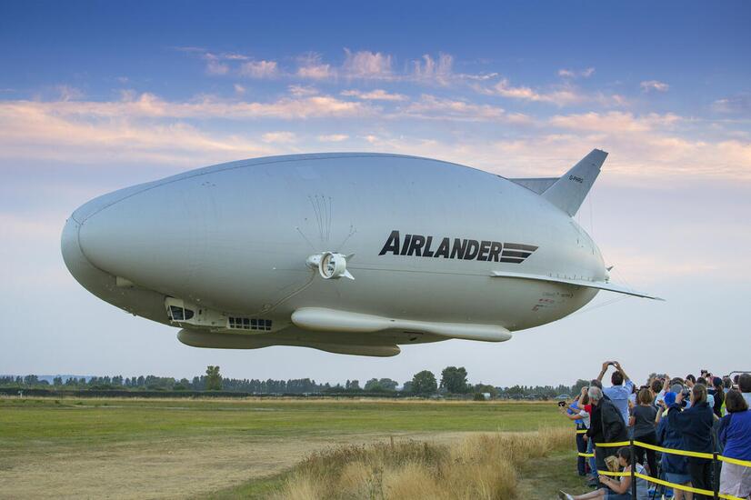 エアランダー・オーシャンスカイ飛行船による北極点航海