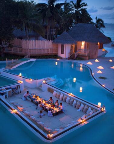 ソネバフシのプライベートヴィラでのディナー。 人里離れた贅沢な旅 ソネバフシ モルディブ諸島