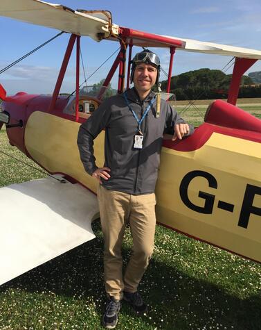 カール・オスカー・ラワツェック、オセアンスキー飛行船を操縦。