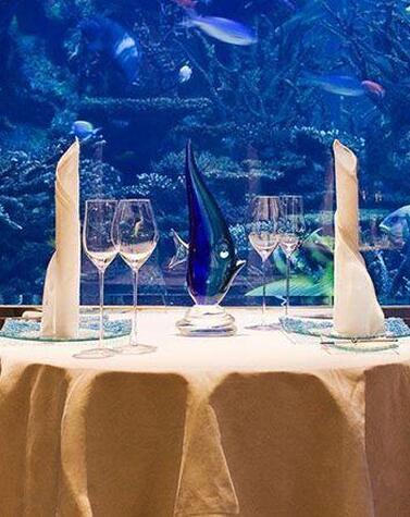 豪華水中レストラン「アル・マハラ