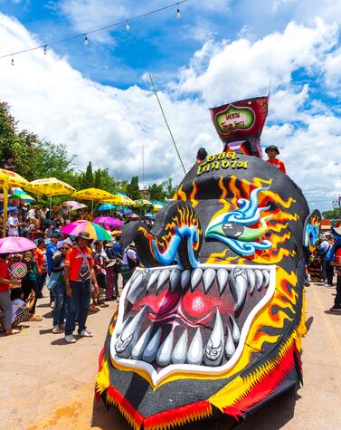 ローエーのピータコン祭りの山車。 ロエーのPhi Ta Khon