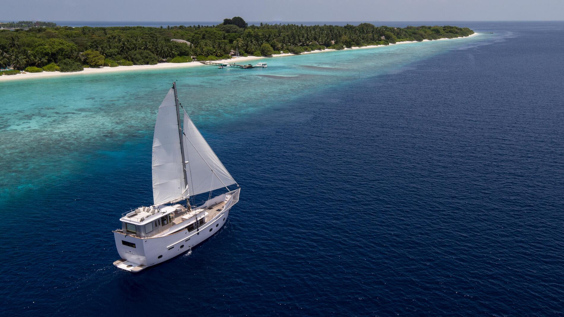 ソネバインアクアは海に浮かぶラグジュアリー・ホテルです。 アクアヨットでモルディブ・ソネバをラグジュアリー・トリップ