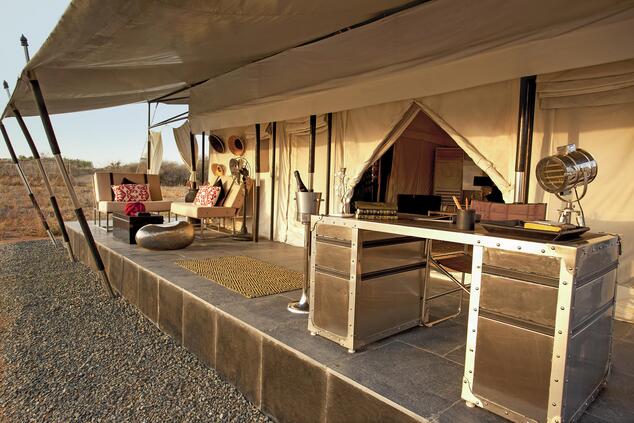 ジャワイのキャンプはまるでアフリカの映画に出てくるような雰囲気です。 旅行 ラグジュアリーサファリ グランピング インド