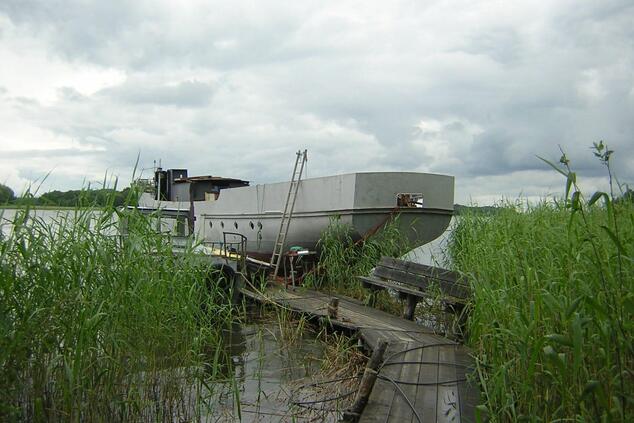 これは「リネア」、カール=オスカーがストックホルム近郊の湖で自由時間の多くを過ごす船です。 カール・オスカー・ラワツェック パイロット オセアンスキー飛行船