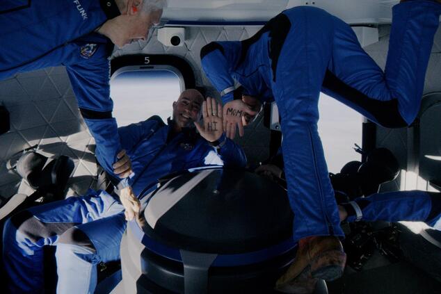 ブルーオリジン ジェフ・ベゾス 宇宙旅行