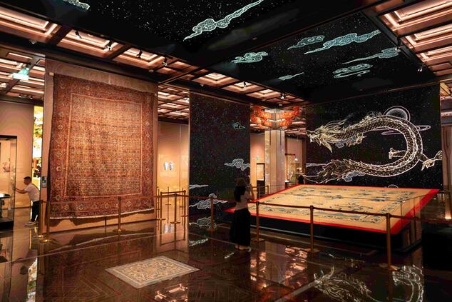 中国の伝統と現代的なデザインが、ひとつのコレクションの中で共存しています。