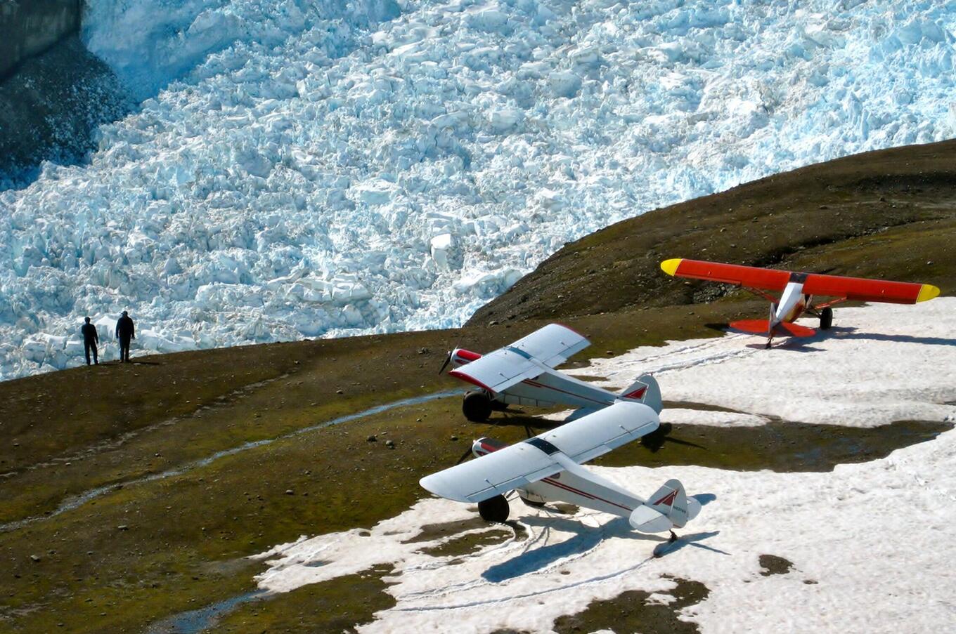 地球上で最も過酷な地域の一つであるウルティマ・トゥーレには、小型飛行機でしかアクセスできません。 アラスカ遠隔旅行 軽飛行機