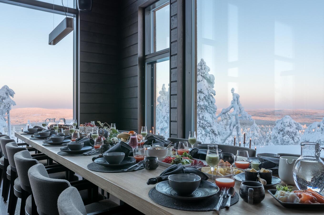 北極料理にインスパイアされたテイスティング・メニューが用意されています。 豪華オーロラ・ラップランド オクトラの旅