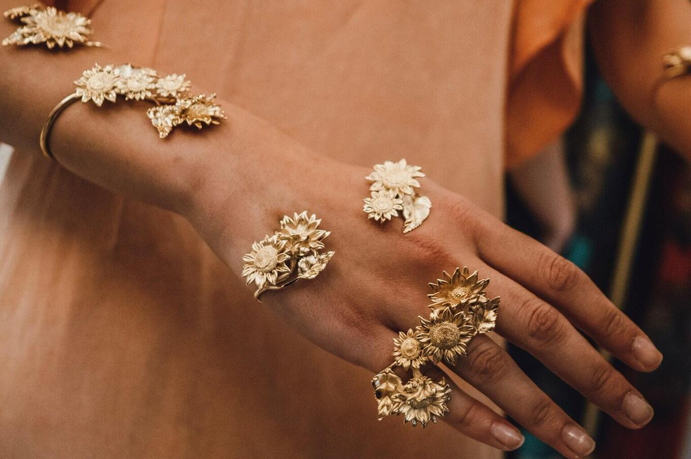 スマ・クルス ひまわりのジュエリー