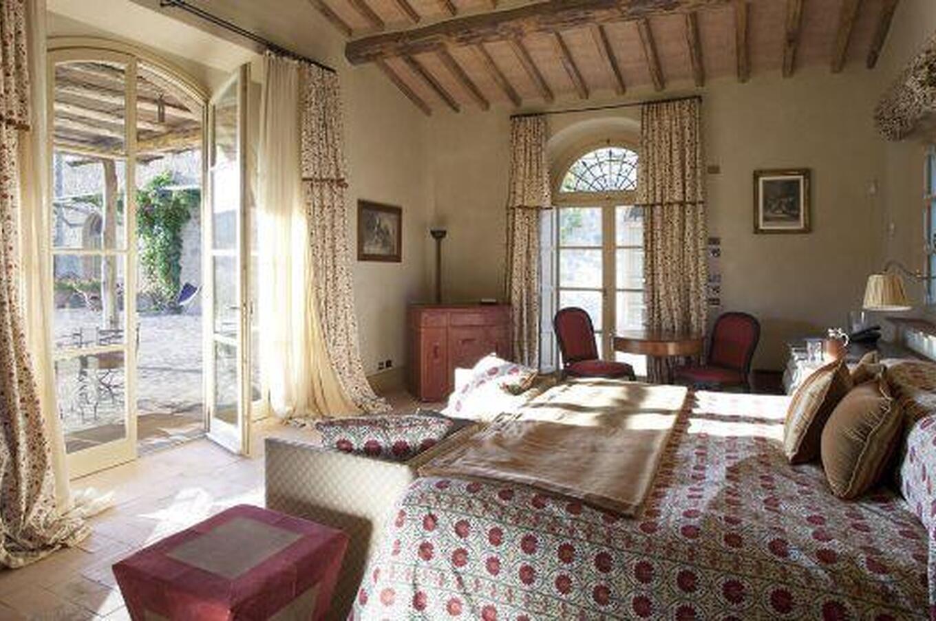 トスカーナの高級ヴィラに滞在して、この地方で最高の秋を発見しましょう。 カスティリオン・デル・ボスコ トスカーナ州