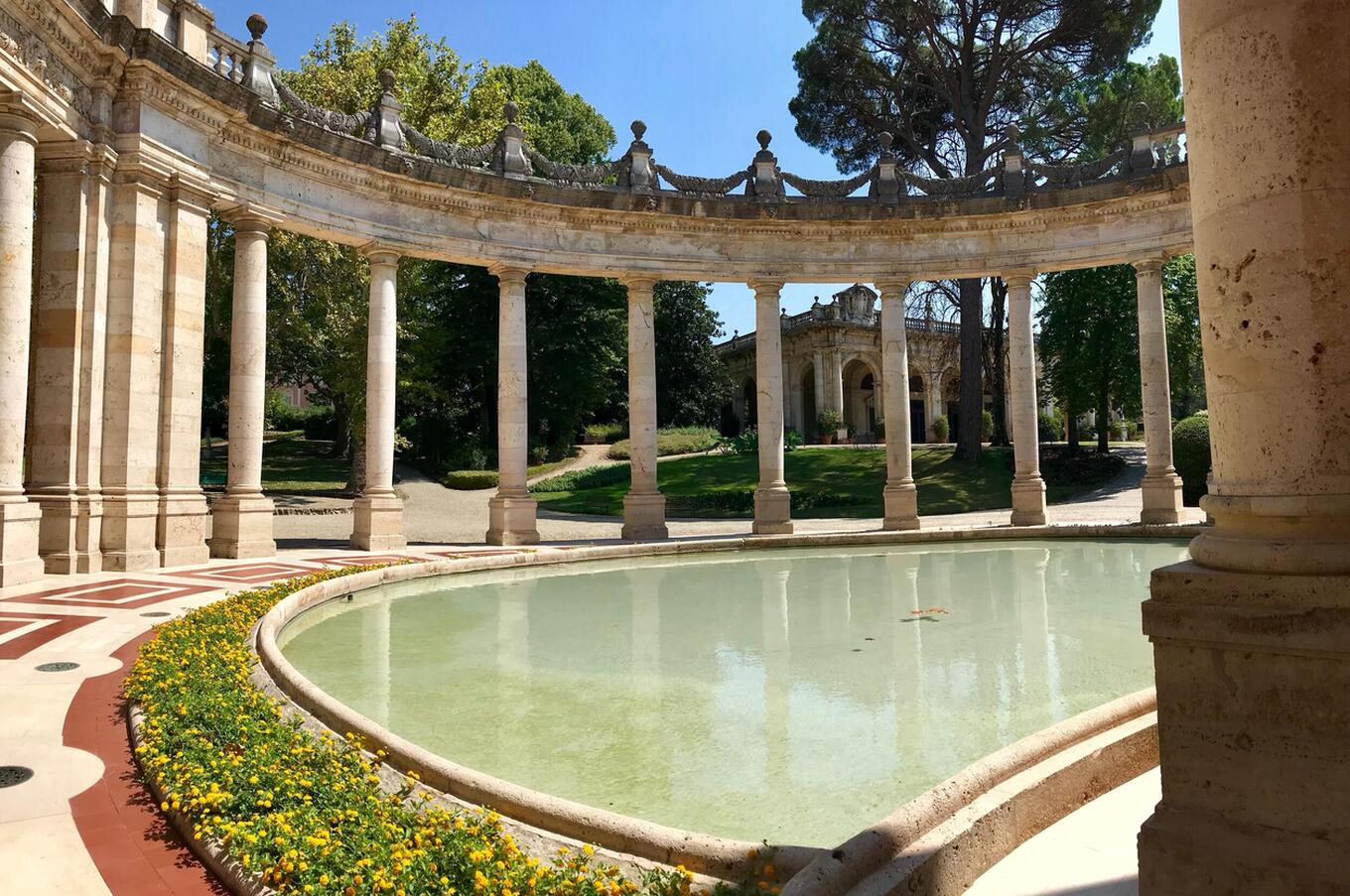 モンテカティーニ・テルメの歴史ある温泉は、リラクゼーションとウェルネスを体験するのに理想的です。 モンテカティーニ・テルメ・トスカーナ