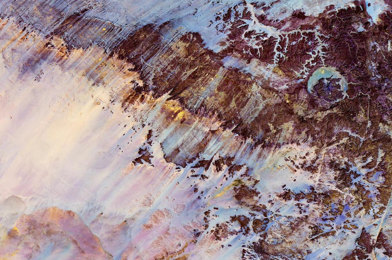 チャド湖の衛星写真。写真:USGS for Unsplash チャド湖の衛星写真。写真はUnsplashのためのUSGS。