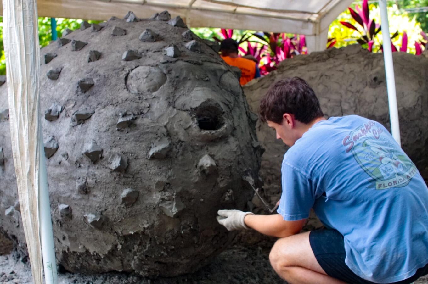 水中美術館の彫刻の建設。