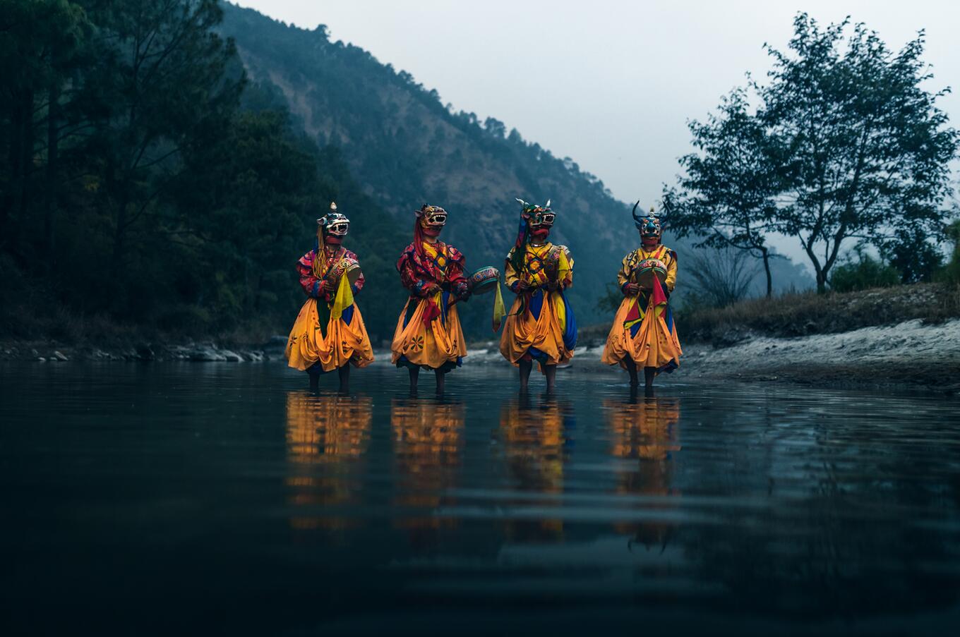 仮面をつけたチャム族の踊り手たち。写真:アンドリュー・ステューダー 仮面をつけたチャム族の踊り手たち。写真:アンドリュー・ステューダー