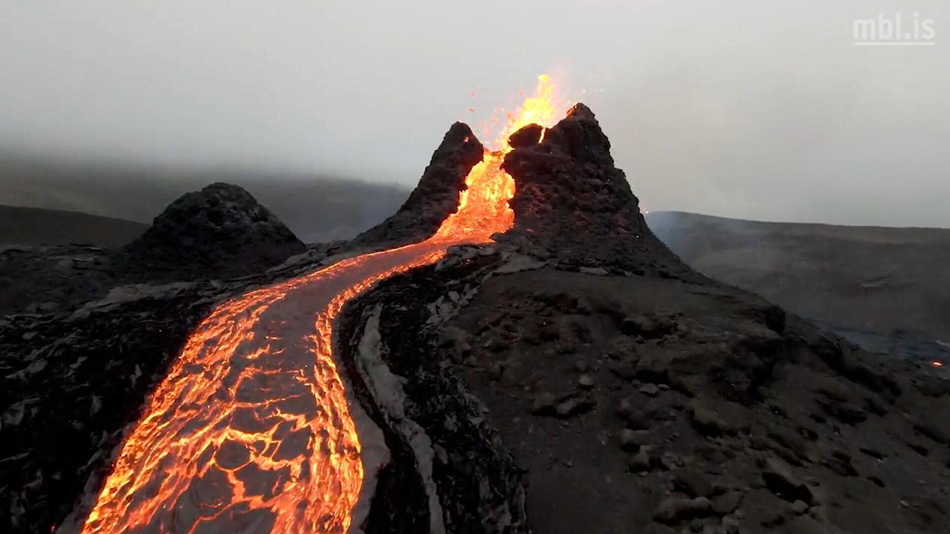 世界の15の活火山を巡る | The Suitcase