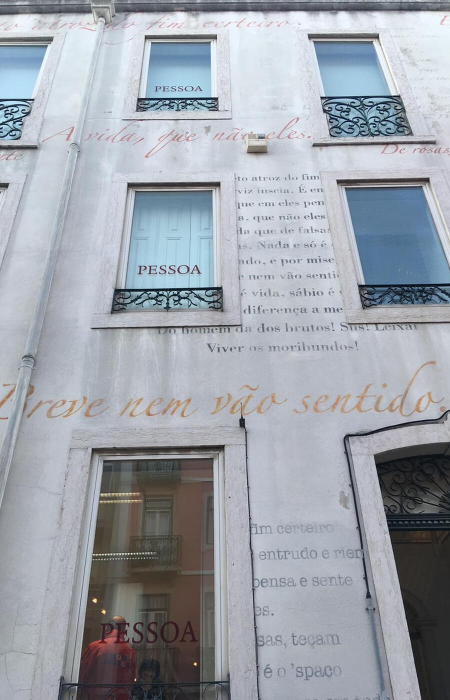 ここはフェルナンド・ペソアが晩年に住んでいた家で、現在は博物館になっています。 フェルナンド・ペソアハウス美術館リスボン