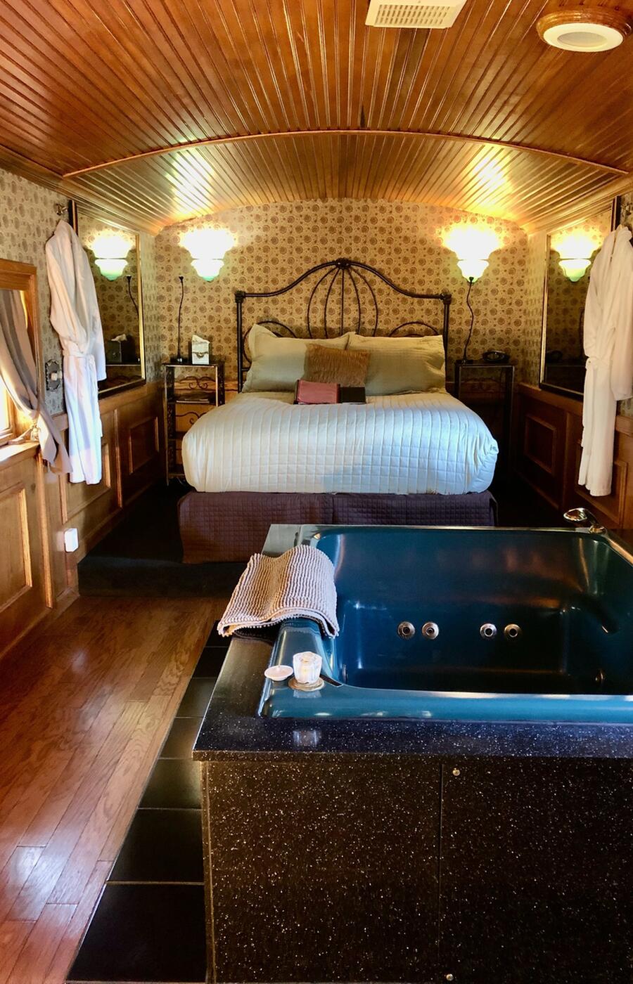 ジャグジーとテーマルーム。 フェザーベッド鉄道ホテル