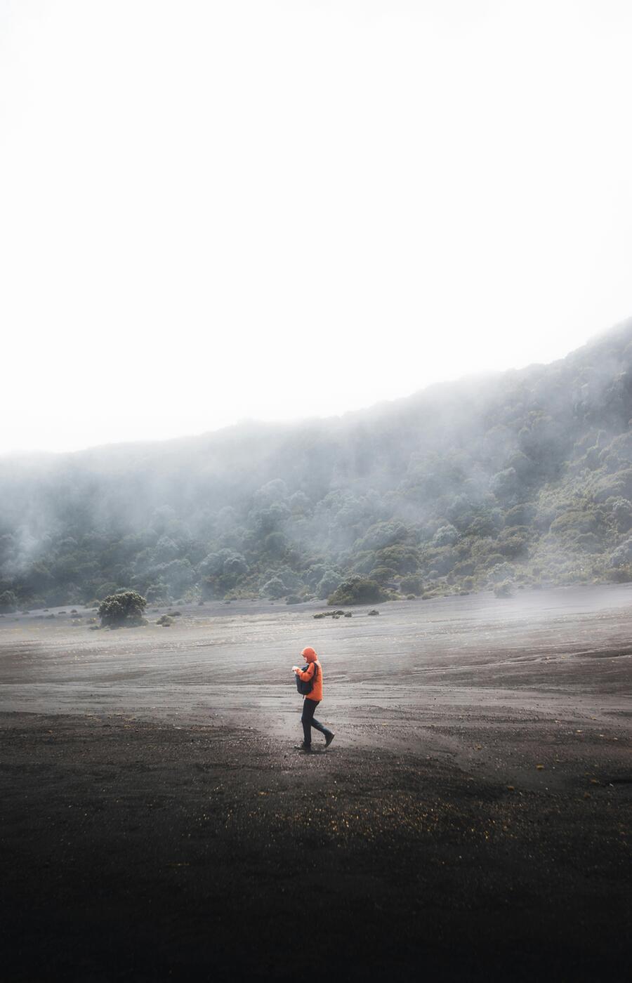 写真ジェイク・ジョンソンイラズー火山。