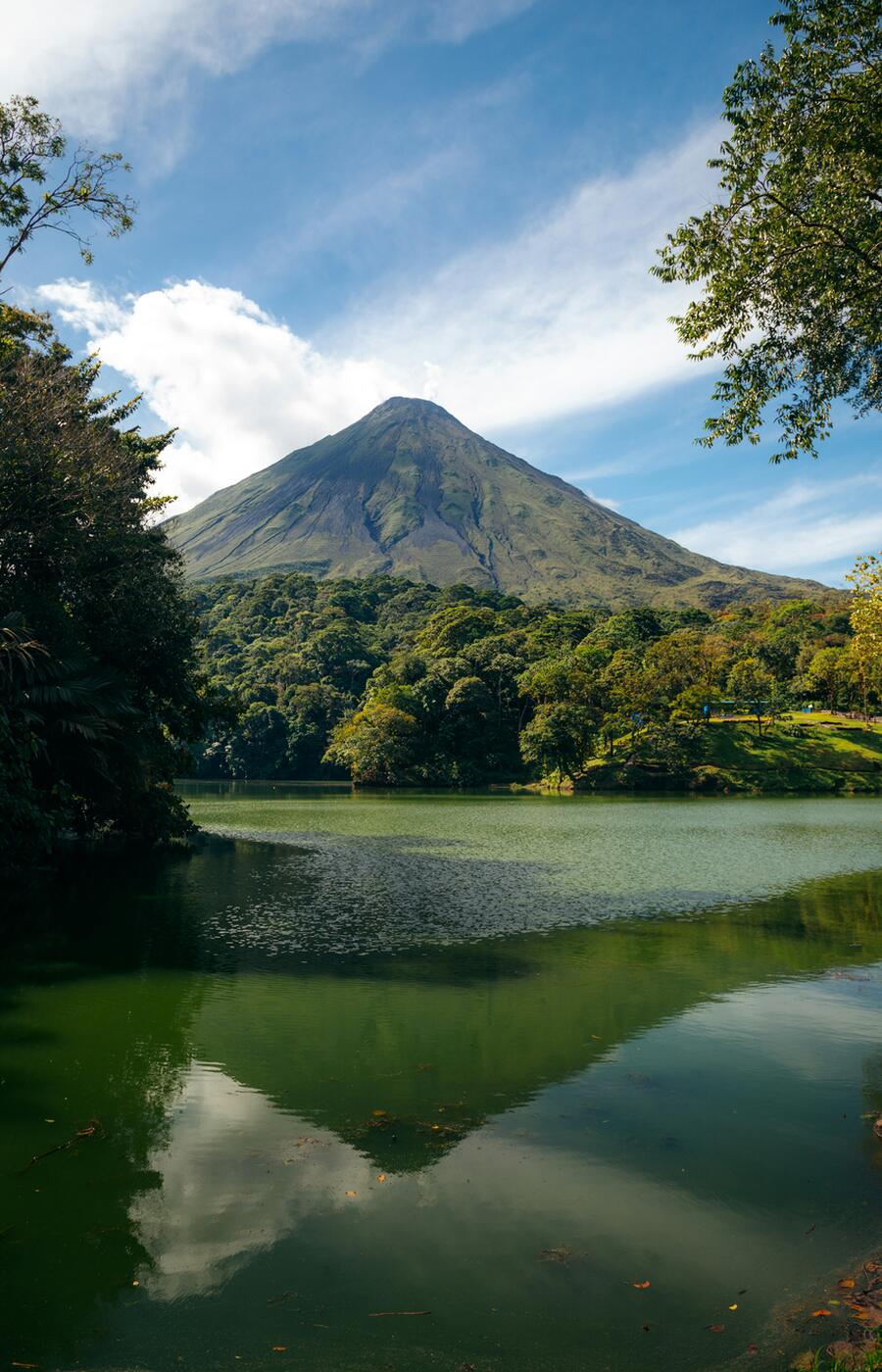 写真パトリシア・パラシンアレナル火山。
